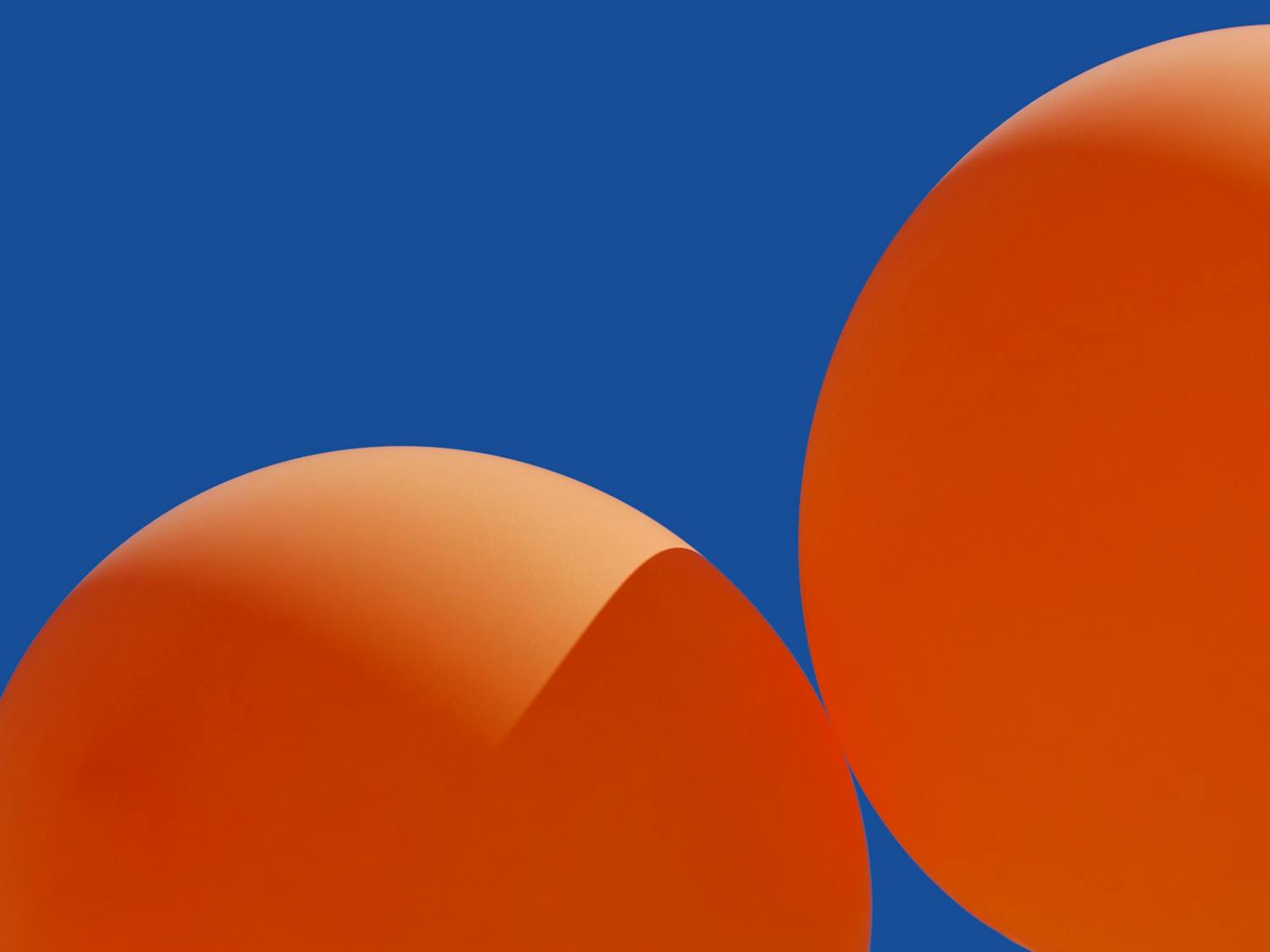 orange ballonger mot blå himmel orange ballonger mot blå himmel